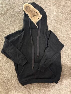 aerie Black Pullover Hoodie with Cream Faux-Fur Trim